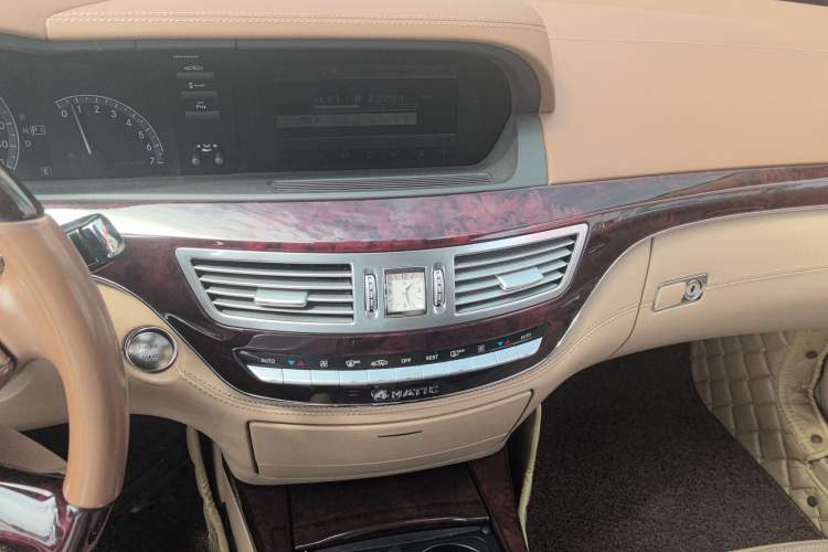 Used Mercedes-Benz S-Class 2011 S 500 L CGI 4MATIC Audio And AC Panel