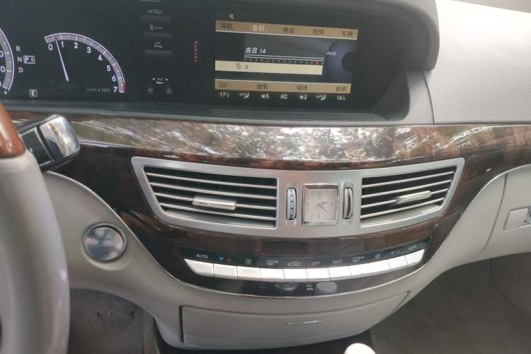 Used Mercedes-Benz S-Class 2011 S 350 L CGI Audio And AC Panel