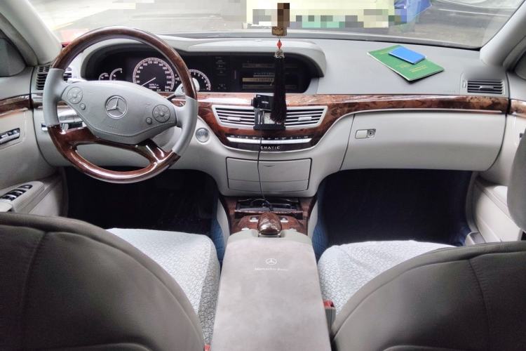 Used Mercedes-Benz S-Class 2011 S 350 L CGI Center Console