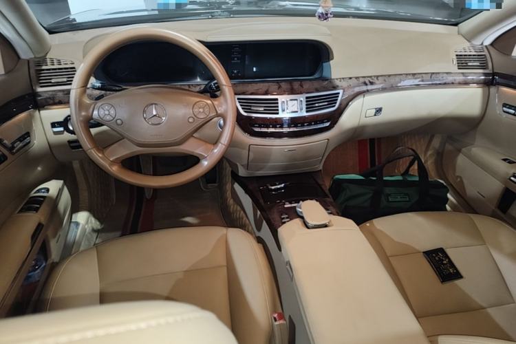Used Mercedes-Benz S-Class 2011 S 350 L CGI Center Console