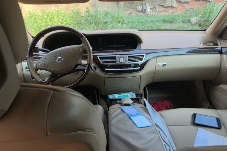 Used Mercedes-Benz S-Class 2011 S 350 L CGI Center Console