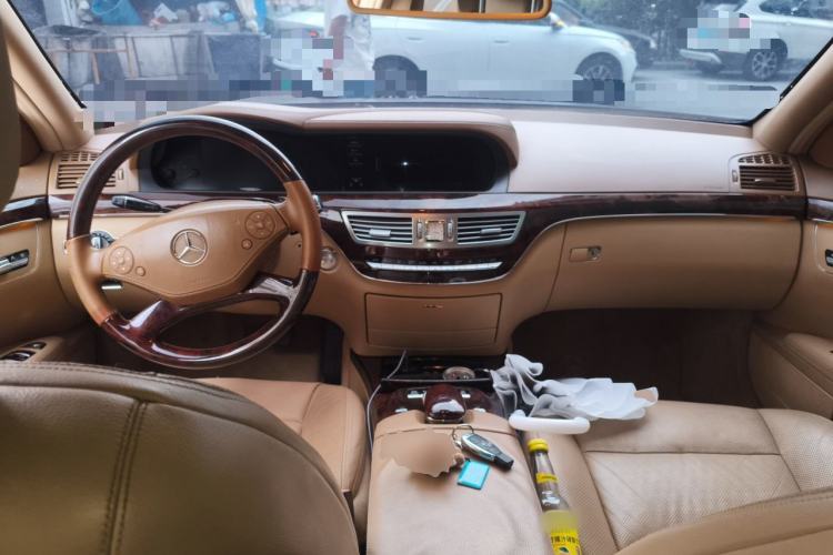 Used Mercedes-Benz S-Class 2011 S 350 L CGI 4MATIC Center Console