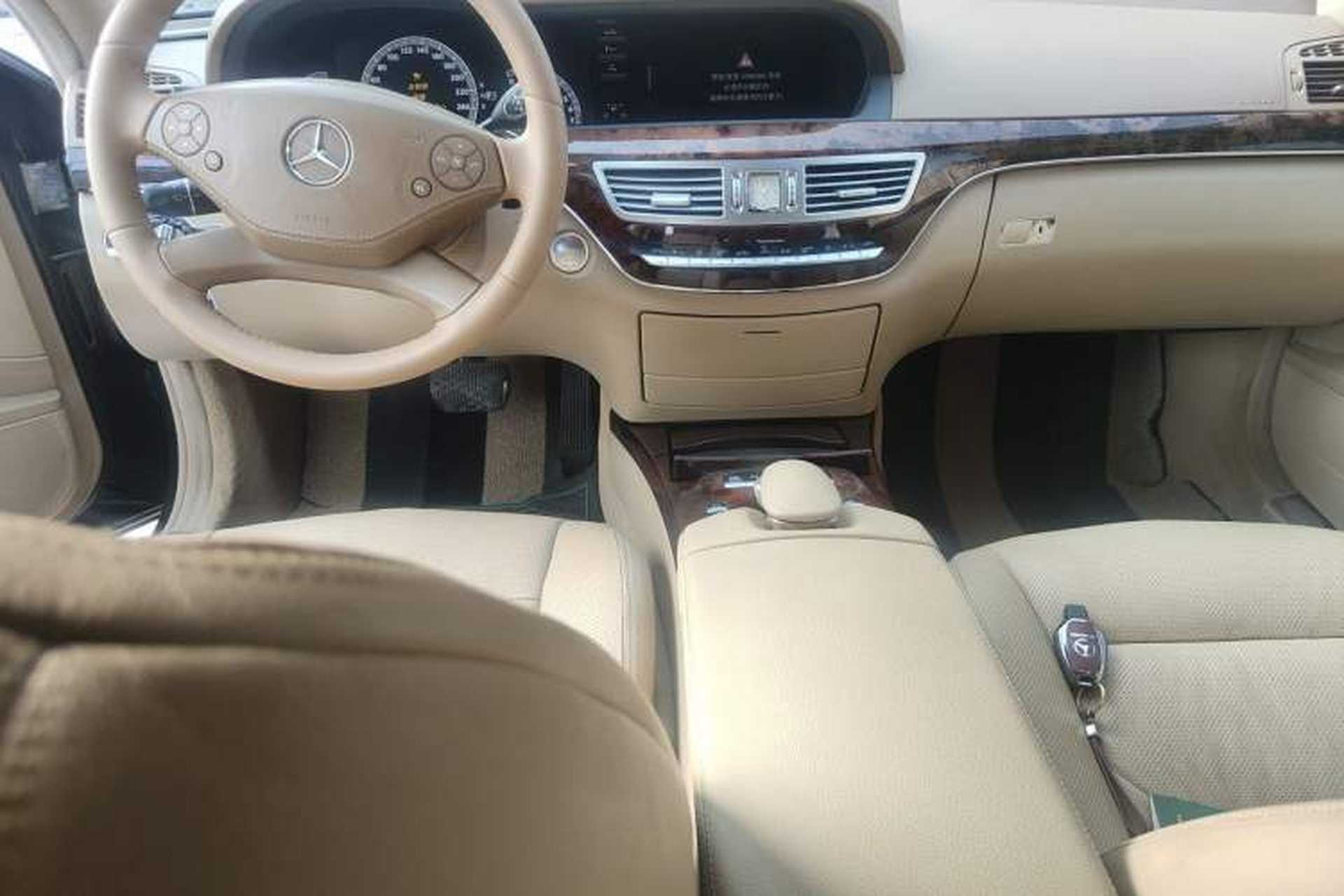 Used Mercedes-Benz S-Class 2011 S 350 L CGI Center Console