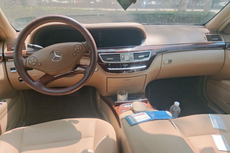 Used Mercedes-Benz S-Class 2011 S 350 L CGI 4MATIC Center Console