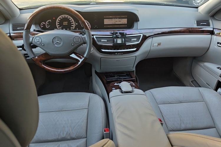 Used Mercedes-Benz S-Class 2011 S 350 L CGI 4MATIC Center Console