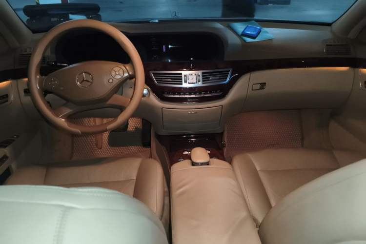 Used Mercedes-Benz S-Class 2011 S 350 L CGI Center Console