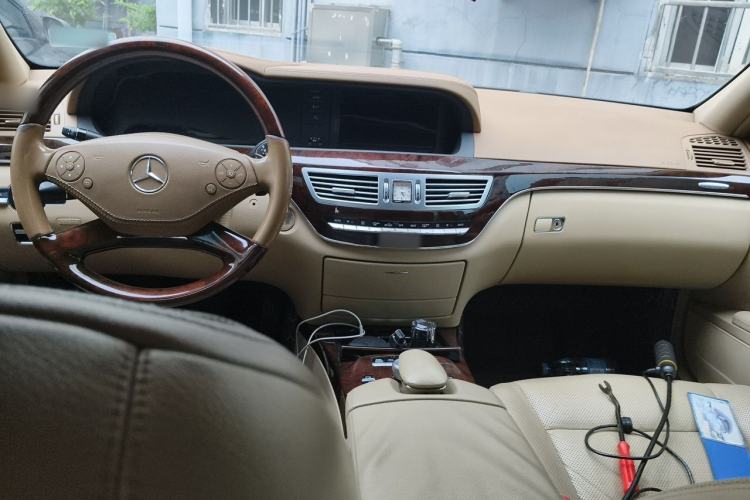 Used Mercedes-Benz S-Class 2011 S 350 L CGI Center Console