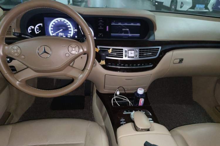 Used Mercedes-Benz S-Class 2011 S 350 L CGI Center Console