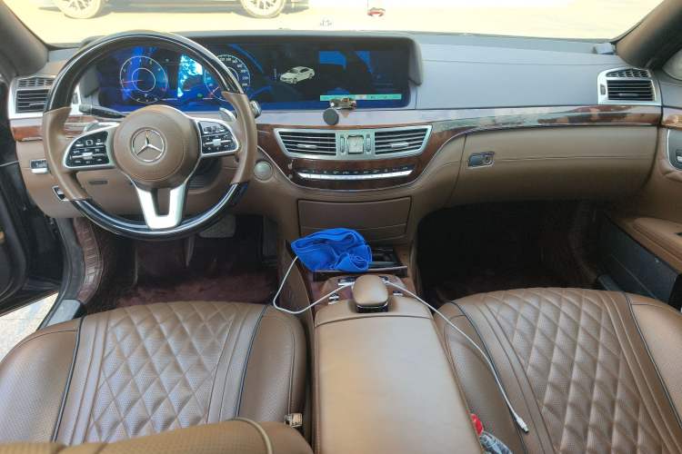 Used Mercedes-Benz S-Class 2011 S 350 L CGI Center Console