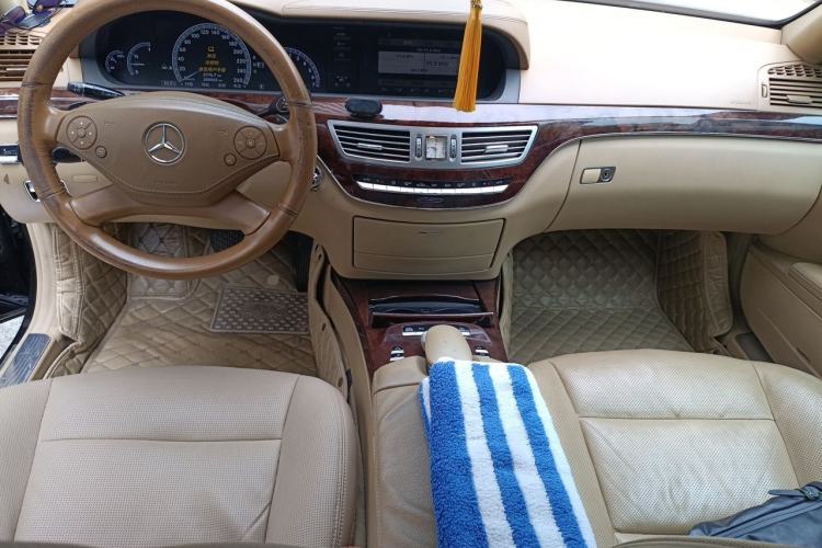 Used Mercedes-Benz S-Class 2011 S 350 L CGI Center Console