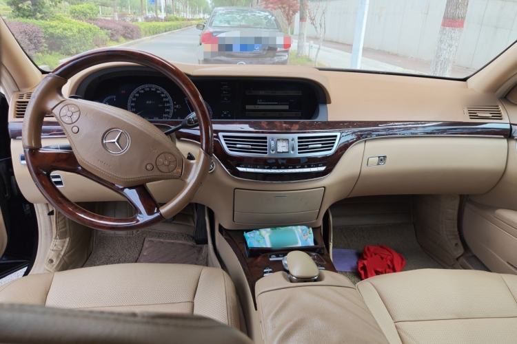 Used Mercedes-Benz S-Class 2011 S 350 L CGI 4MATIC Center Console