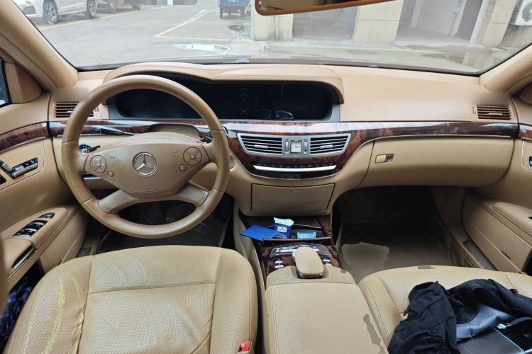 Used Mercedes-Benz S-Class 2011 S 350 L CGI Center Console
