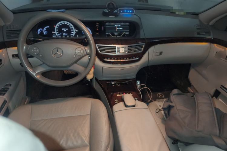 Used Mercedes-Benz S-Class 2011 S 350 L CGI Center Console