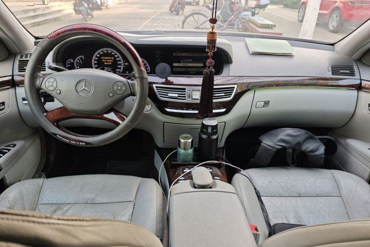 Used Mercedes-Benz S-Class 2011 S 350 L CGI Center Console