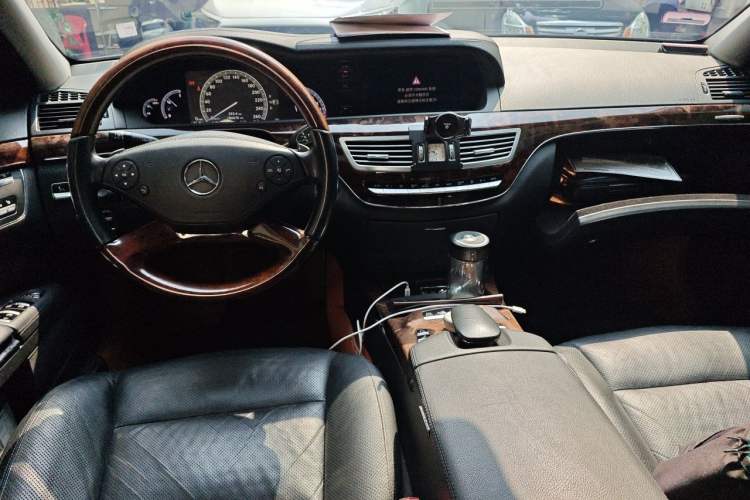 Used Mercedes-Benz S-Class 2011 S 350 L CGI Center Console