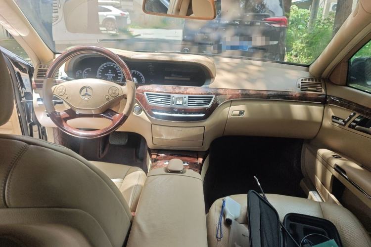 Used Mercedes-Benz S-Class 2011 S 350 L CGI 4MATIC Center Console