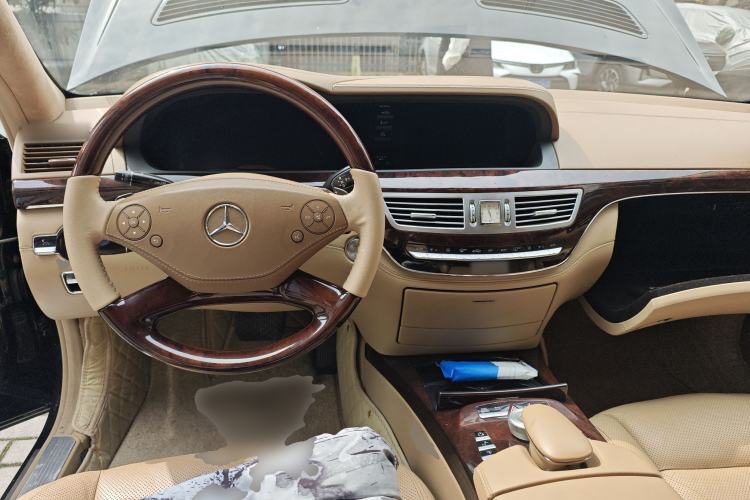 Used Mercedes-Benz S-Class 2011 S 500 L CGI 4MATIC Center Console