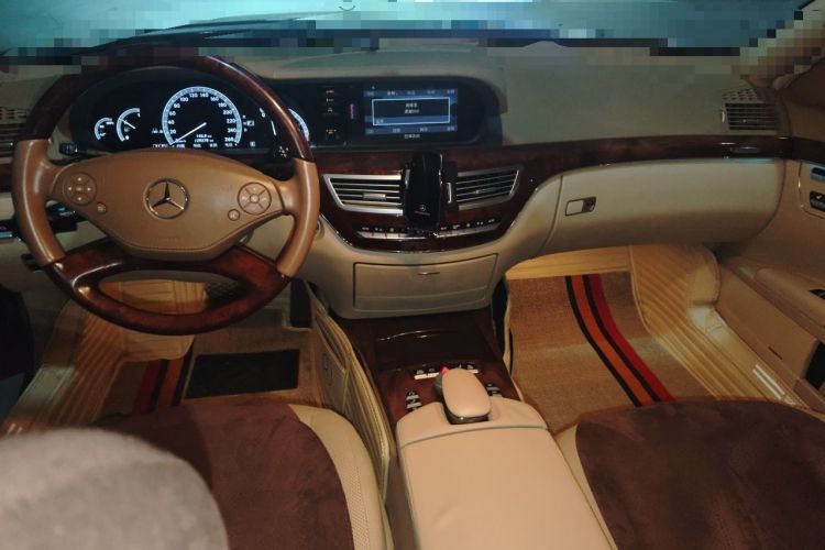 Used Mercedes-Benz S-Class 2011 S 350 L CGI Center Console