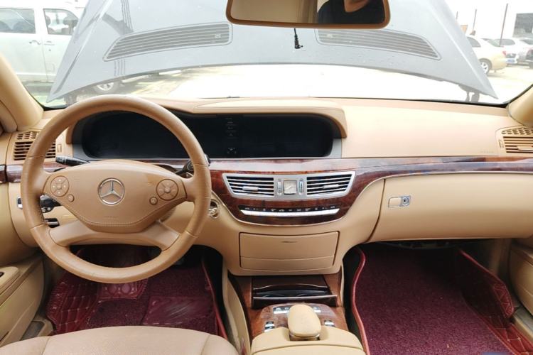 Used Mercedes-Benz S-Class 2011 S 350 L CGI Center Console