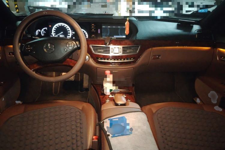 Used Mercedes-Benz S-Class 2011 S 350 L CGI 4MATIC Center Console