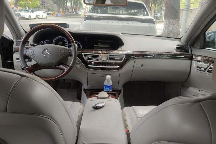 Used Mercedes-Benz S-Class 2011 S 350 L CGI Center Console