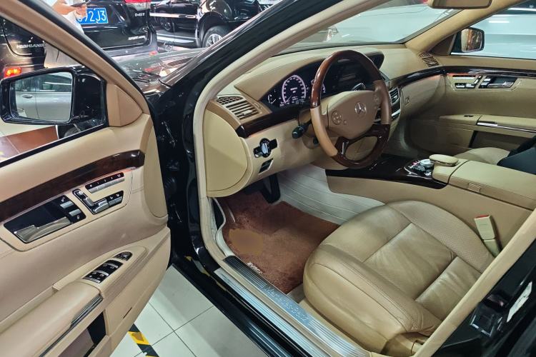 Used Mercedes-Benz S-Class 2011 S 500 L CGI 4MATIC Driver Seat