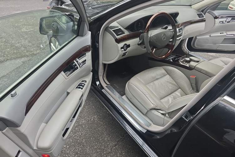 Used Mercedes-Benz S-Class 2011 S 500 L CGI 4MATIC Driver Seat