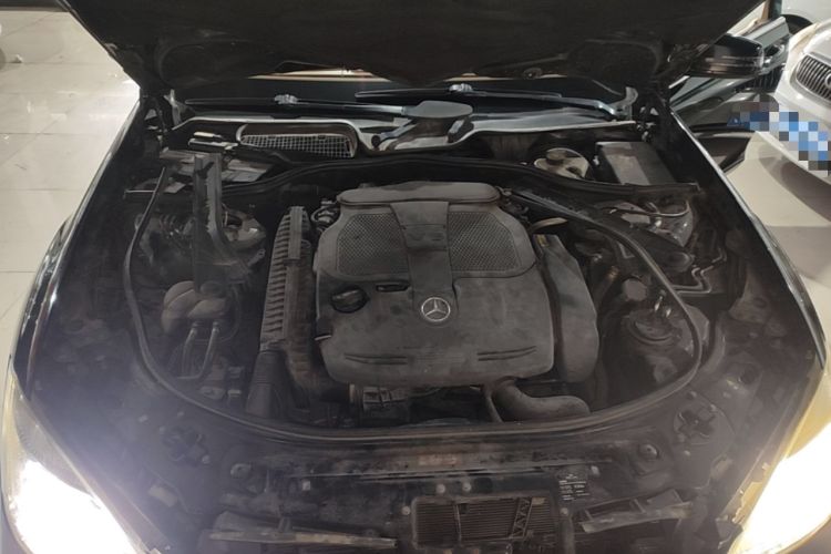 Used Mercedes-Benz S-Class 2011 S 350 L CGI Engine Bay