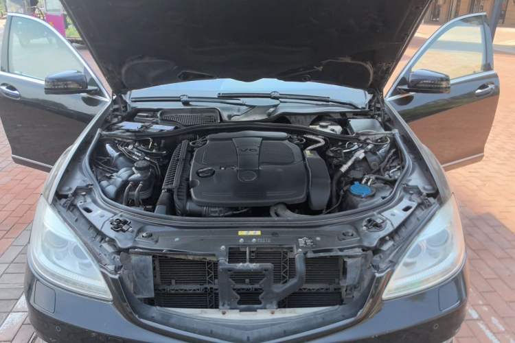 Used Mercedes-Benz S-Class 2011 S 350 L CGI Engine Bay