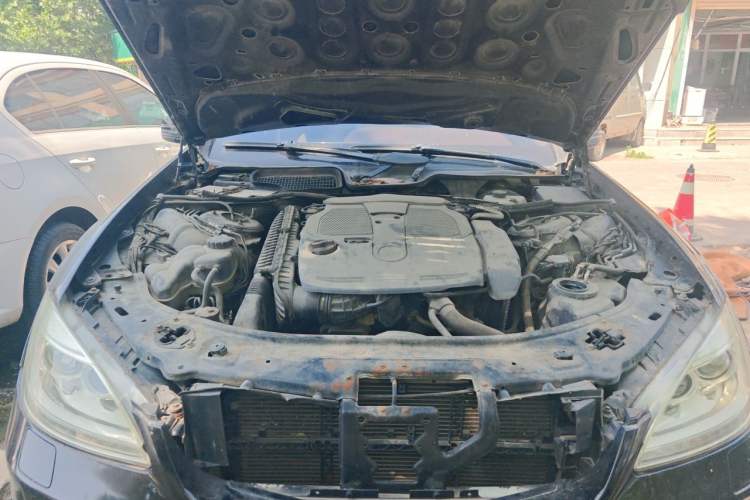 Used Mercedes-Benz S-Class 2011 S 350 L CGI 4MATIC Engine Bay