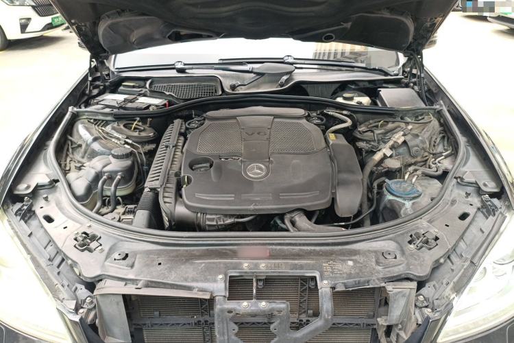 Used Mercedes-Benz S-Class 2011 S 350 L CGI Engine Bay