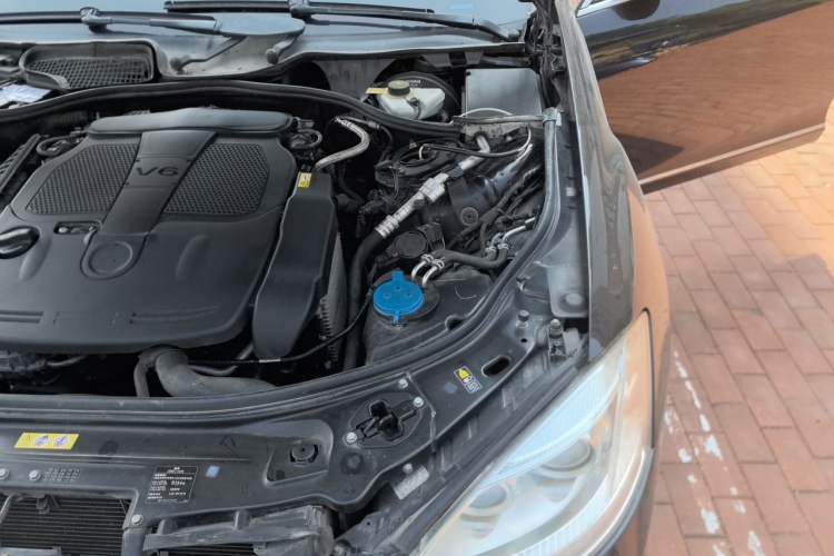 Used Mercedes-Benz S-Class 2011 S 350 L CGI Engine Bay Left