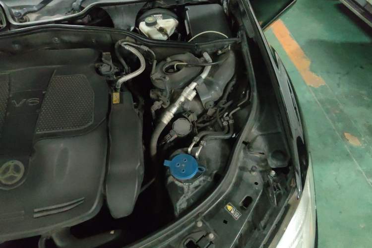 Used Mercedes-Benz S-Class 2011 S 350 L CGI Engine Bay Left