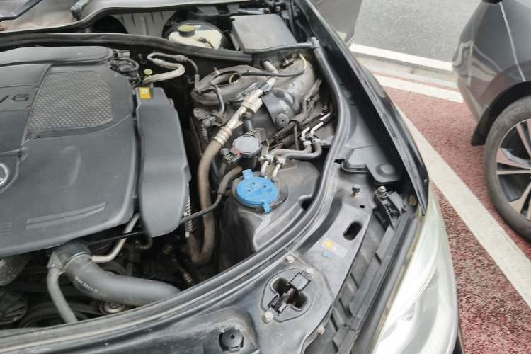 Used Mercedes-Benz S-Class 2011 S 350 L CGI Engine Bay Left