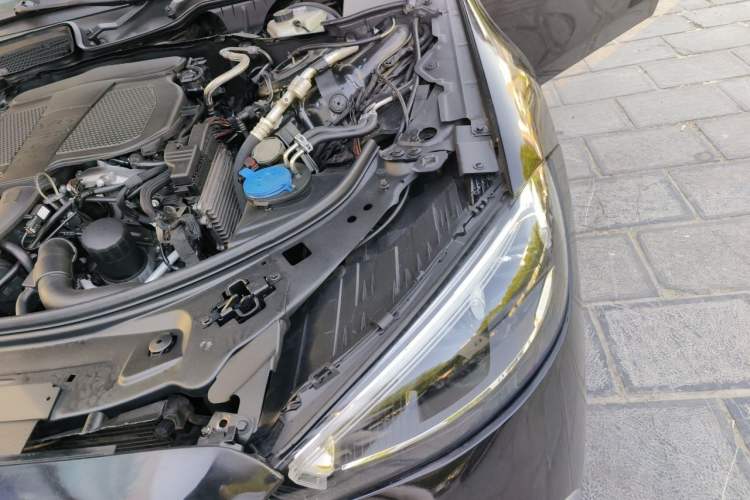 Used Mercedes-Benz S-Class 2011 S 350 L CGI Engine Bay Left