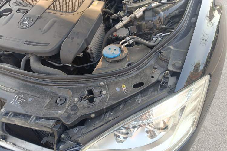 Used Mercedes-Benz S-Class 2011 S 350 L CGI Engine Bay Left
