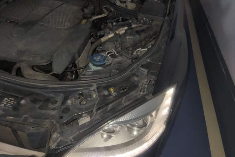 Used Mercedes-Benz S-Class 2011 S 350 L CGI Engine Bay Left