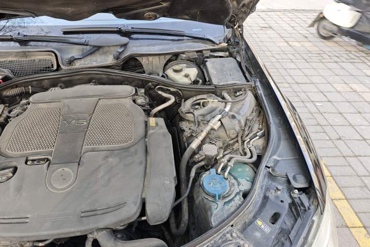Used Mercedes-Benz S-Class 2011 S 350 L CGI Engine Bay Left