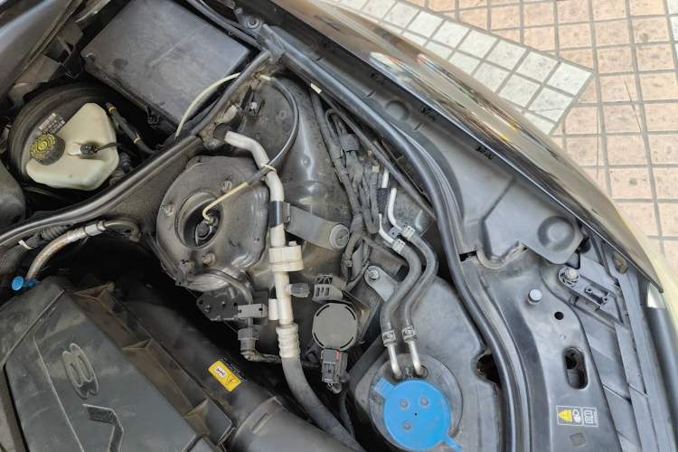 Used Mercedes-Benz S-Class 2011 S 500 L CGI 4MATIC Engine Bay Left