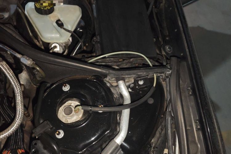 Used Mercedes-Benz S-Class 2011 S 350 L CGI Engine Bay Left