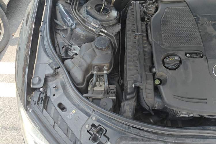 Used Mercedes-Benz S-Class 2011 S 350 L CGI Engine Bay Right