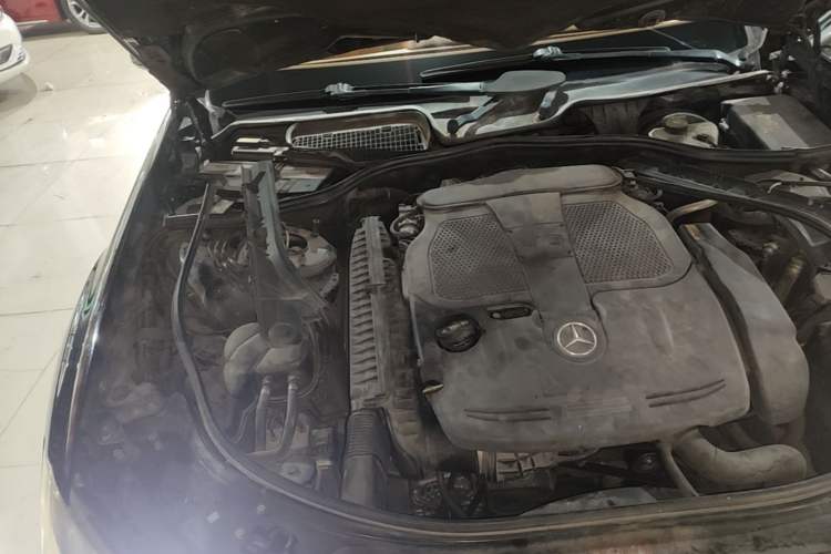 Used Mercedes-Benz S-Class 2011 S 350 L CGI Engine Bay Right