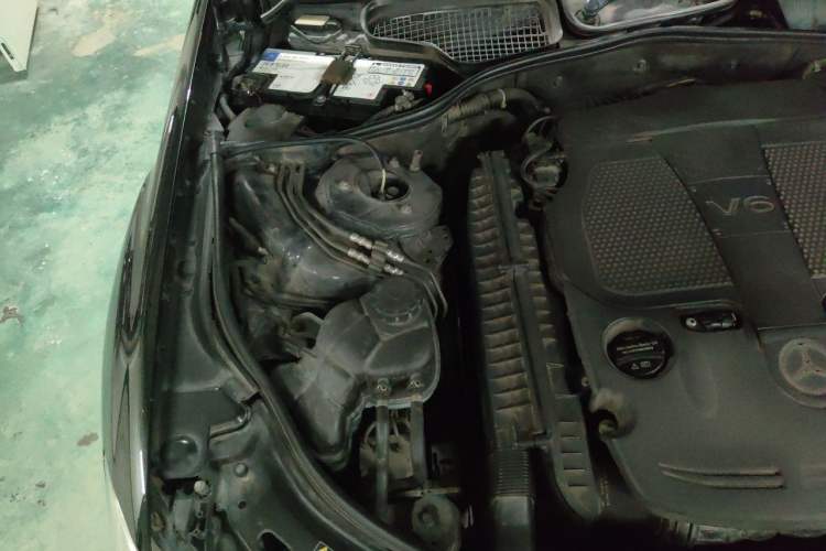 Used Mercedes-Benz S-Class 2011 S 350 L CGI Engine Bay Right