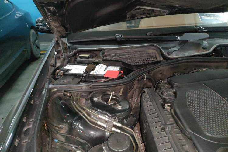 Used Mercedes-Benz S-Class 2011 S 350 L CGI Engine Bay Right