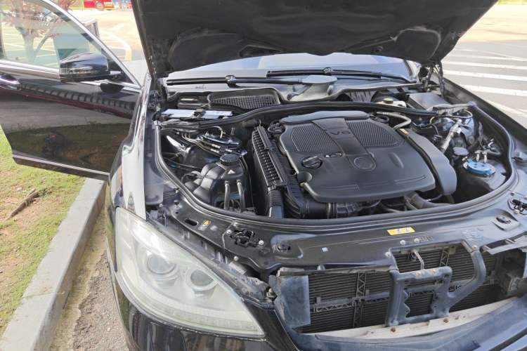 Used Mercedes-Benz S-Class 2011 S 350 L CGI 4MATIC Engine Bay Right