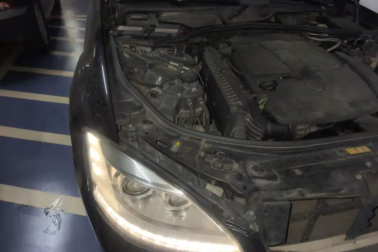 Used Mercedes-Benz S-Class 2011 S 350 L CGI Engine Bay Right