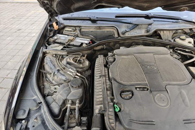 Used Mercedes-Benz S-Class 2011 S 350 L CGI Engine Bay Right