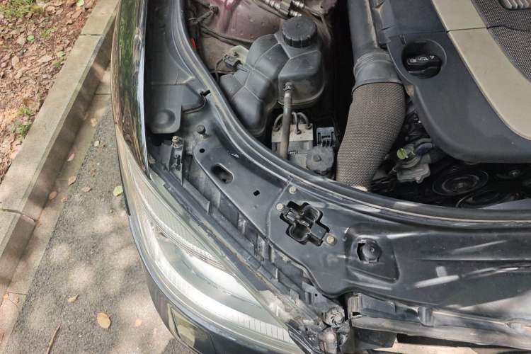 Used Mercedes-Benz S-Class 2011 S 350 L CGI 4MATIC Engine Bay Right