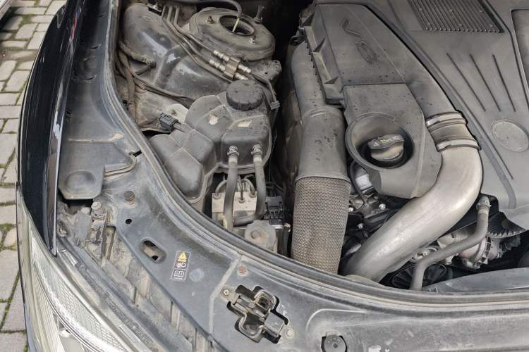 Used Mercedes-Benz S-Class 2011 S 500 L CGI 4MATIC Engine Bay Right