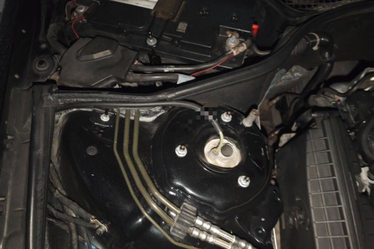 Used Mercedes-Benz S-Class 2011 S 350 L CGI Engine Bay Right